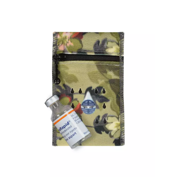 Cooling wallet for insulin vials or eye drops featuring water evaporation technology for travel.