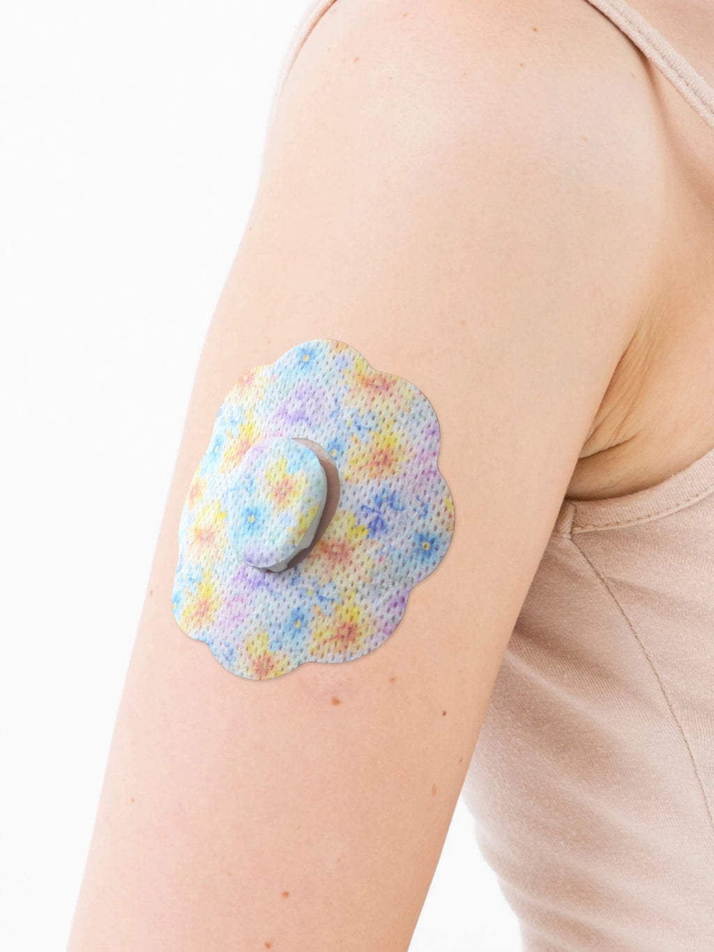 Dexcom G7用 固定パッチ、クッキー型、腕に装着、クローズアップ