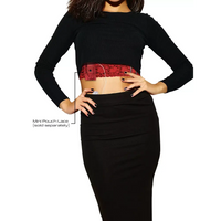Insulin pump belt in lace worn discreetly under a black outfit, showcasing feminine style and functionality.