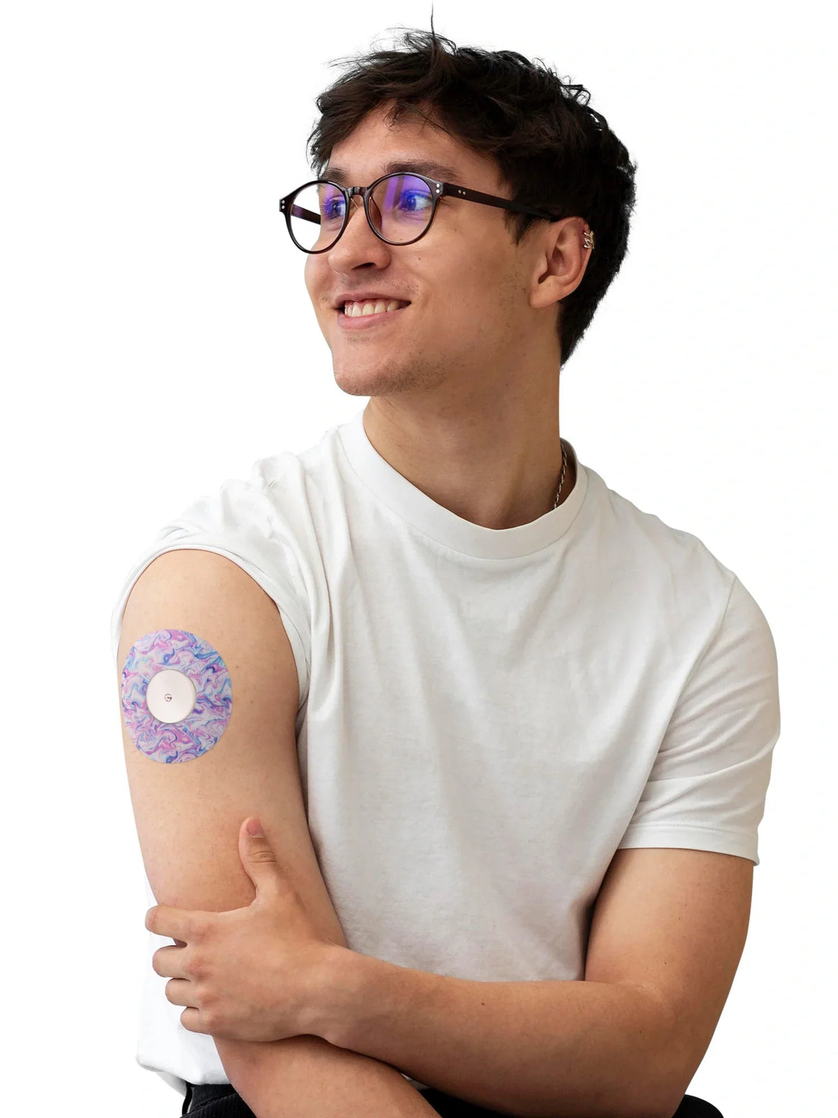 FreeStyle Libre 2用 固定パッチ、Spring シリーズ、男性が腕に装着